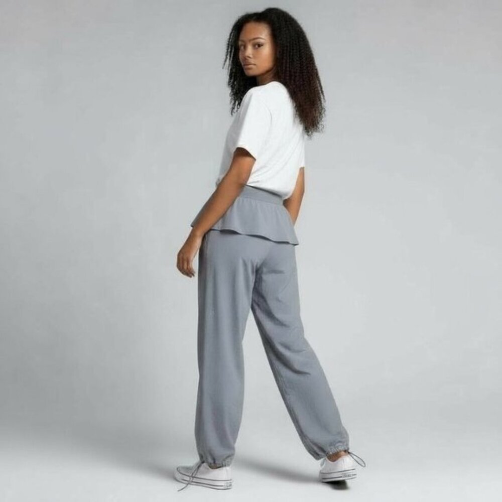 Vintage Rare Womens lululemon Bust it Pant in gray aprrox size 2 / 4